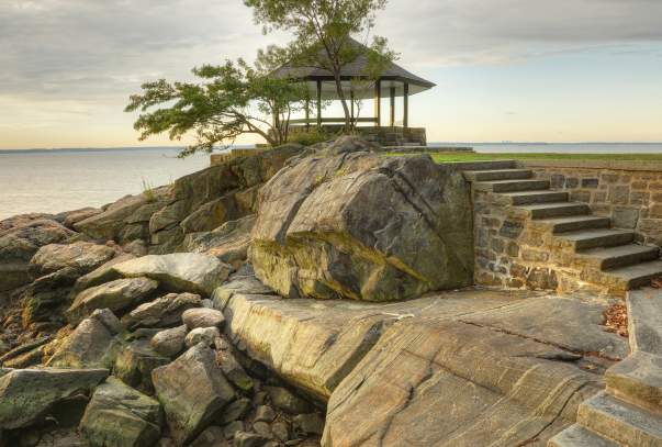 Larchmont-Shutterstock Long IslandSound -iStock-594044850