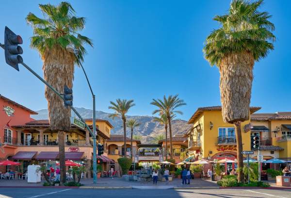 Experience Palm Springs Like a Local: Midcentury Homes, Vintage Finds, and Local Eats