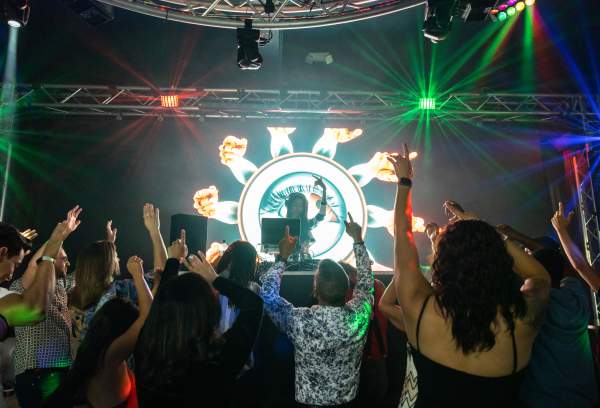 Gay Bars & Nightclubs in Palm Springs