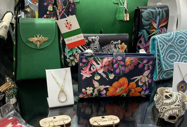 Palm Springs Shopping Guide: Stylish Women’s Boutiques on a Budget