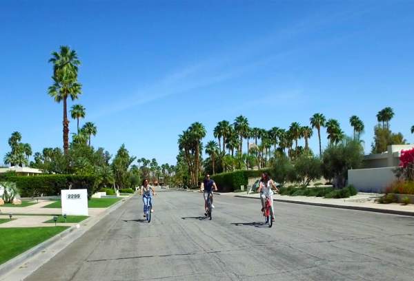 Pedal Through Palm Springs: A Self-Guided Tour of Midcentury Charm 🚴‍♀️