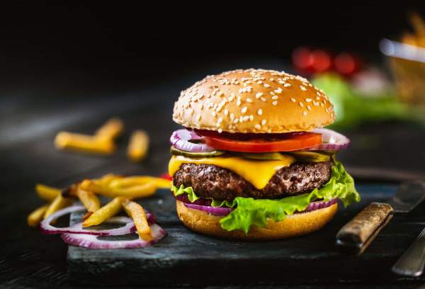 Best Spots to Savor the Best Burgers in Palm Springs