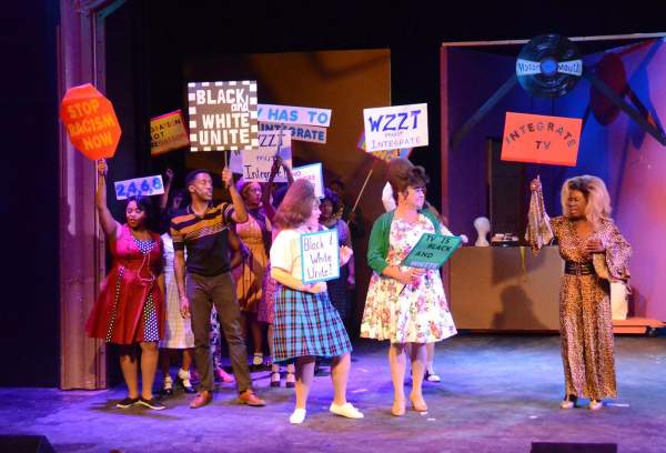 A Guide to Palm Springs Theaters, Choirs, and Bands