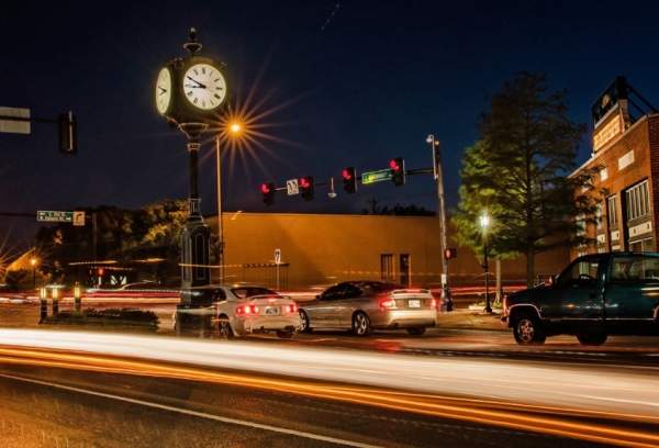 Cars driving around Edmond at night