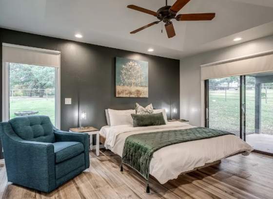 Private Cabin on acreage- Pool and Tennis court