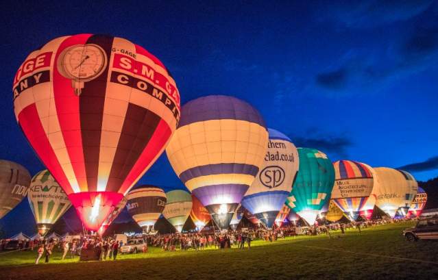 Night Glow at Bristol International Balloon Fiesta 2017 - Credit Plaster