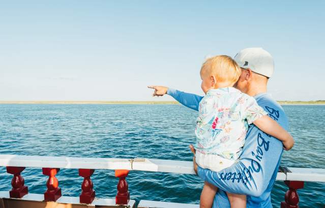 kids-family-red dragon-boating