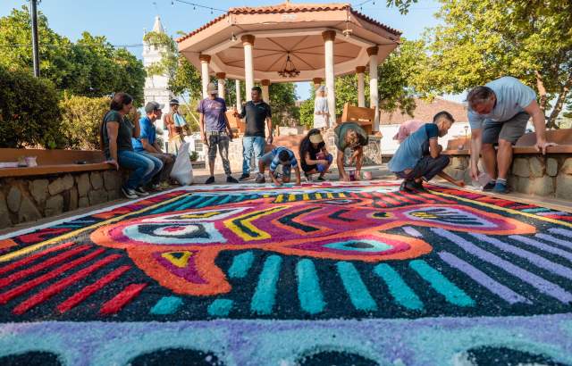Group working on Corps Christi carpet