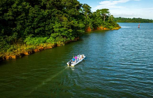 Group boating and fishing on the waters of Gatun Lake