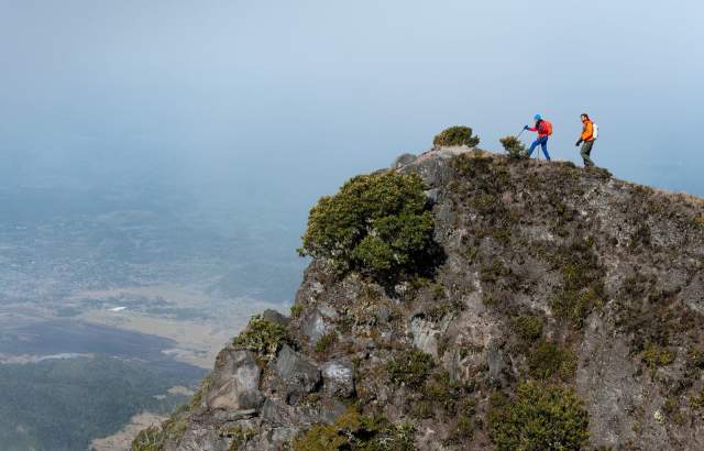 Couple in the top of Baru Volcano. At the background you can see Tierras Altas