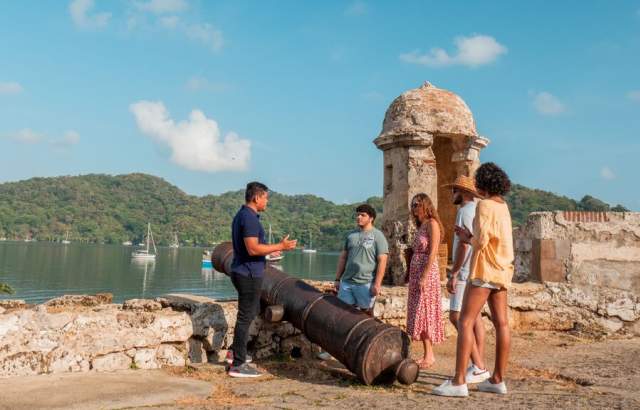 Tour group at Santiago castle ruins at Portobelo