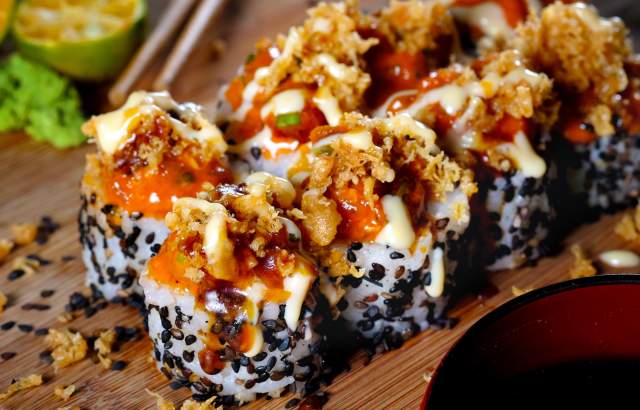 Thaijindesu Thai &amp; Sushi Bar