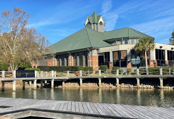 Lakehouse outdoor
