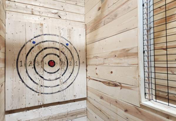 Axes and Aces Axe Throwing