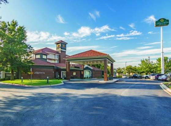 La Quinta Inn & Suites