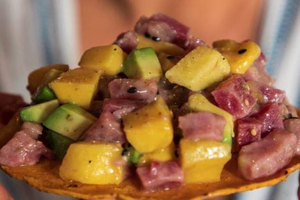 Tostada ceviche mango