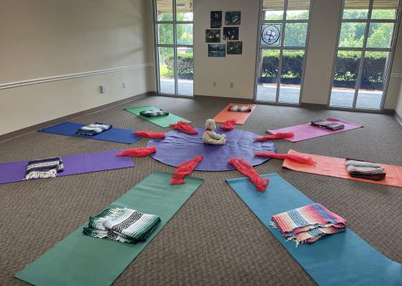 KinderYoga - Baby & Mom Music & Movement