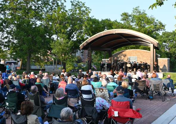 4th Fridays Concert: One Foot in the Groove