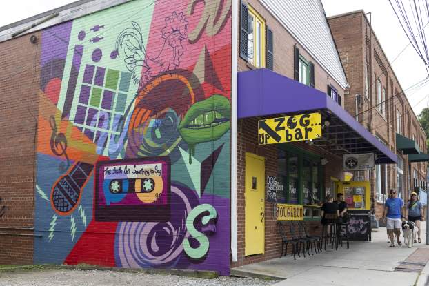 17 Must-See Murals in Orange County