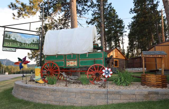 Restmore Inn & Cabins