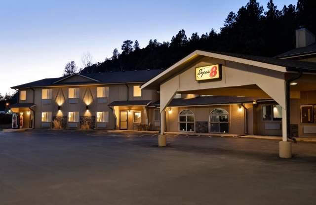 Super 8 Custer/Crazy Horse