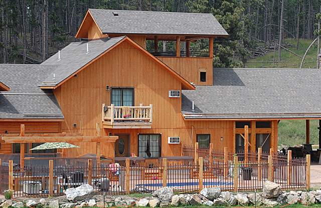 Mickelson Trail Lodging