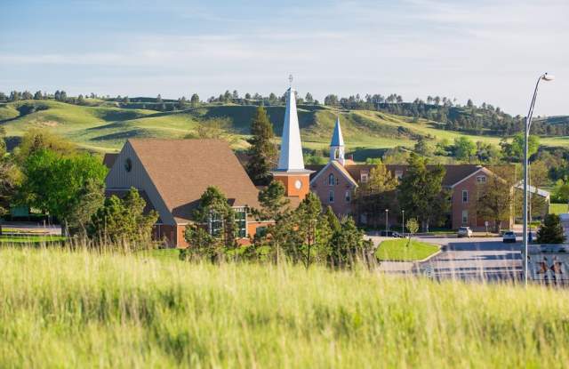 MAHPÍYA LÚTA &#8211; Chatku Arts Center