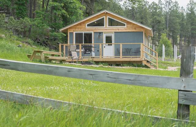 Hinterwood Inn & Cabins