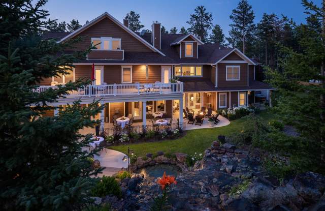 Summer Creek Inn
