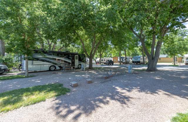 Lake Park Campground & Cottages