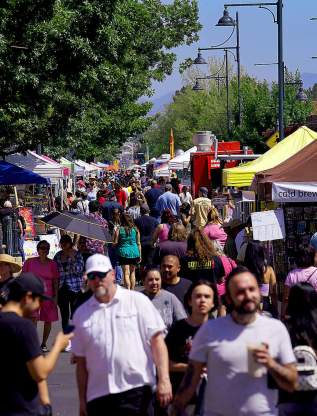 Farmers Market crowd