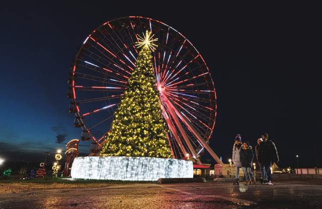 Where to See Christmas Lights on Foot in Branson 