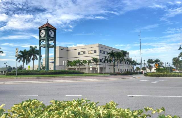 Exterior view of the City of Margate building and clock tower