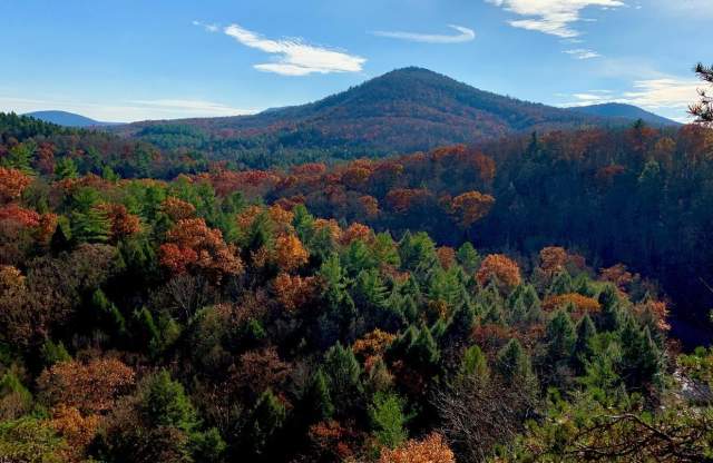 Trough Creek State Park - Ledges Trail in Fall