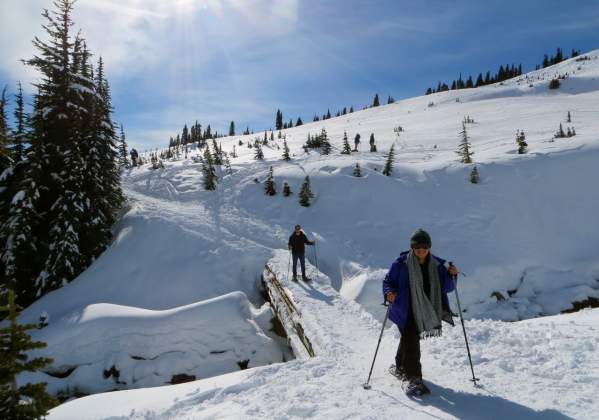 Discover Nature snowshoeing