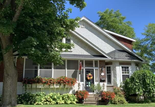Talwood Manor Bed & Breakfast