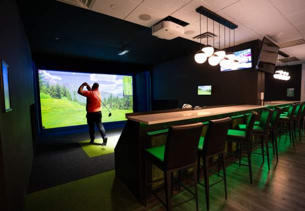 Niagara Falls Golf Lounge