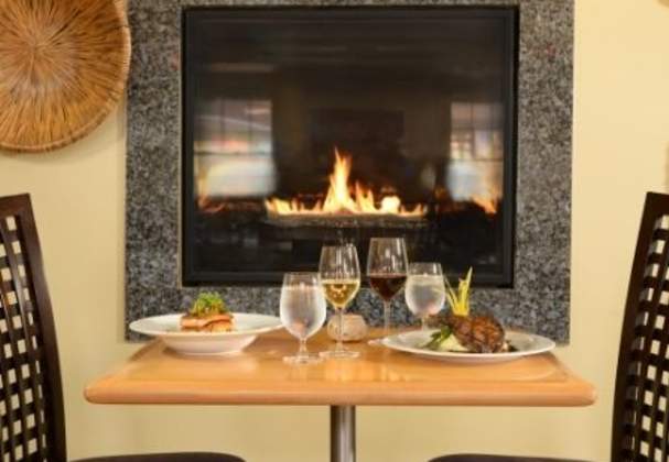 Zees Wine Bar & Grill