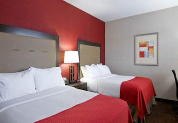 Holiday Inn Suites Parkway Conference Centre