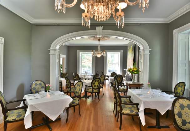 HOB NOB Restaurant & Wine Bar