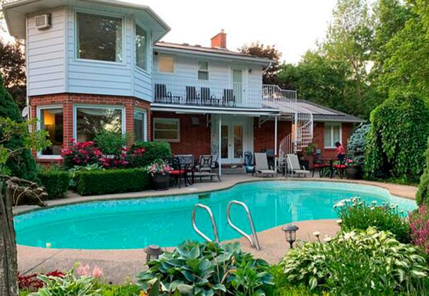 Bruce Manor