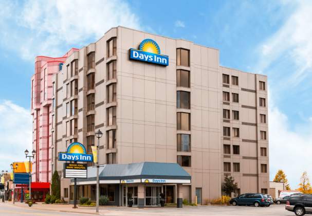 Days Inn – Near the Falls