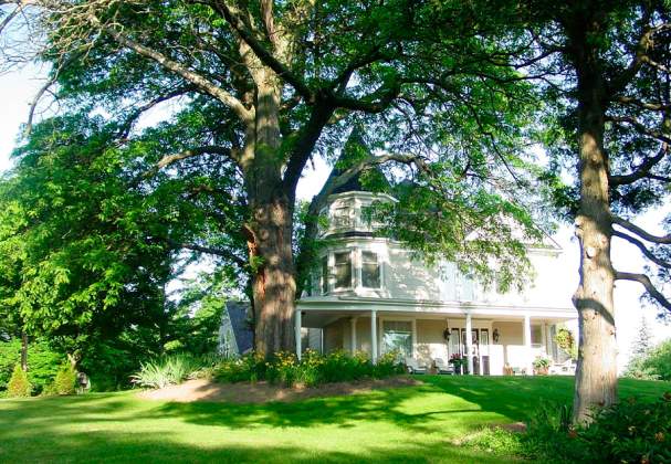 Everheart Country Manor B&B