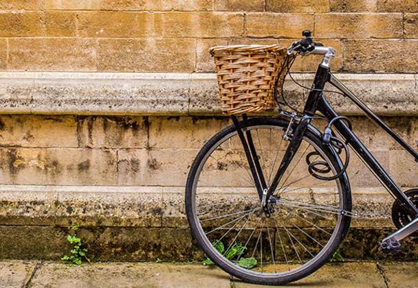 A bicycle by a wall in Cambridge.