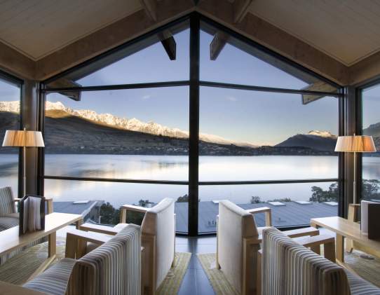 The Rees Hotel, Luxury Apartments & Lakeside Residences