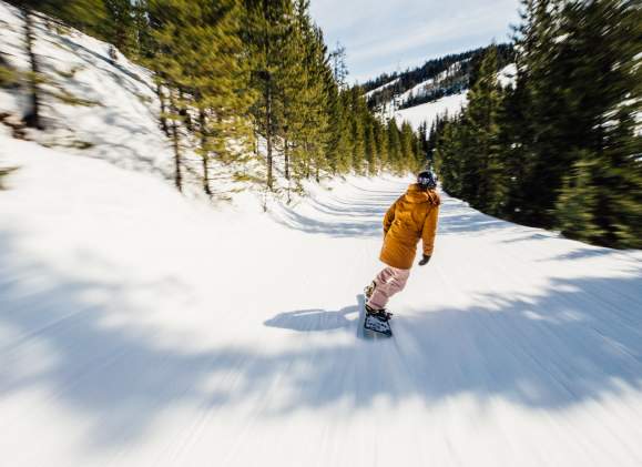 Snowboarding in Big Sky