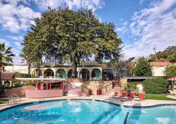 Hotel Swimming Pools in Austin with Day Passes