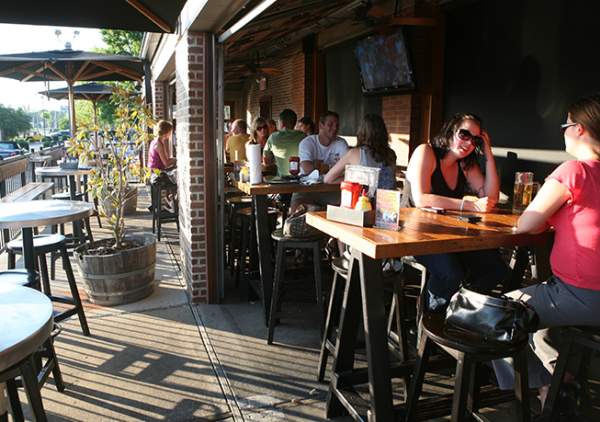 Best Patios for Outdoor Dining in Bowling Green