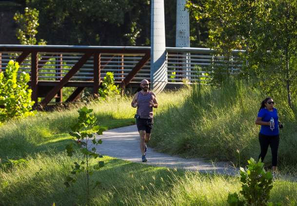 Runners on Buffalo Bayou