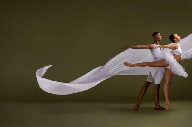 DTH_Company-Artists-Derek-Brockington-and-Delaney-Washington.-Photo-by-Nir-Arieli-web_04313C53-C40E-4F47-B3C03DE0F2732463.jpg